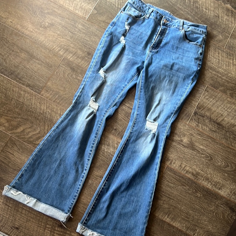Boutique flared jeans NWOT